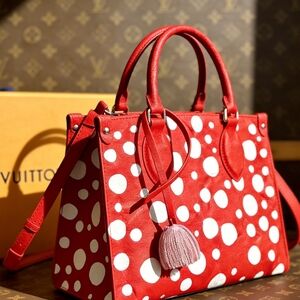 <AUTHENTIC>Louis Vuitton OnTheGo Tote in Red